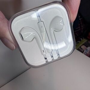 Apple EarPods with a 3.5mm headphone plug new in package